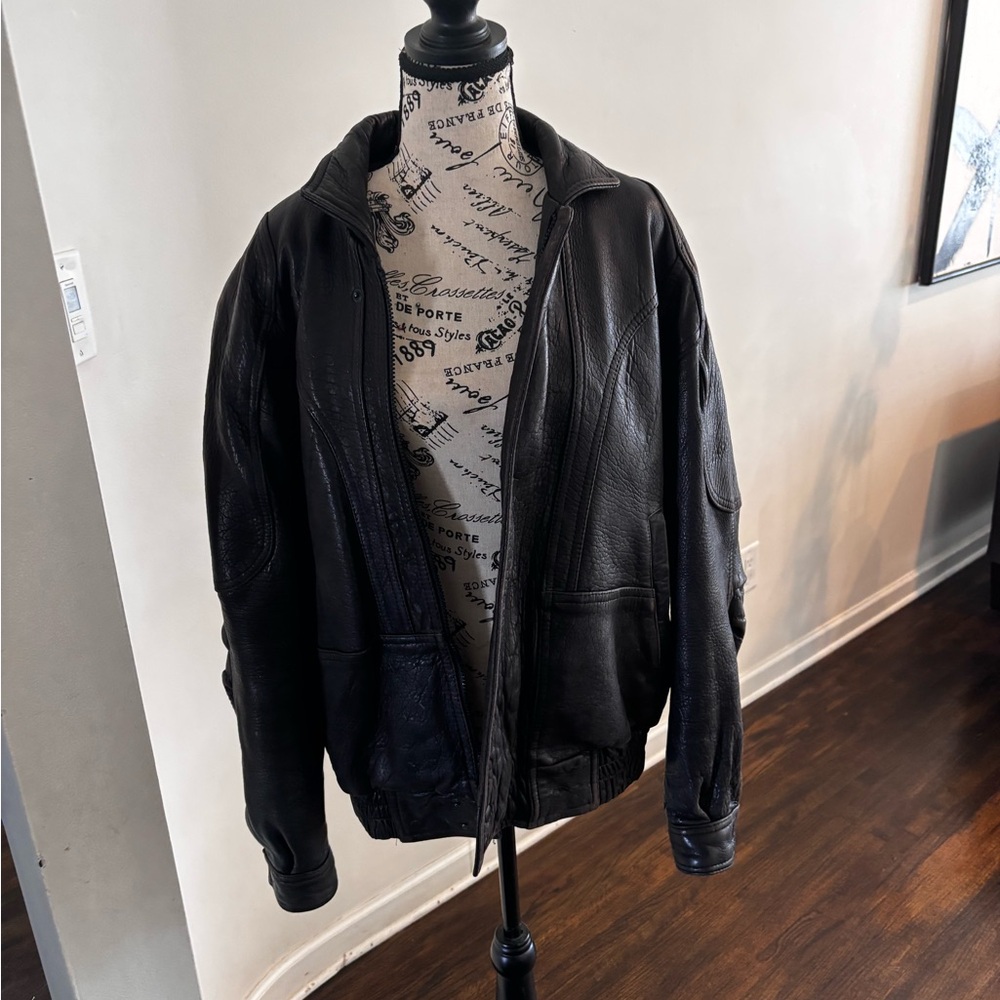 Men's vintage Classic Black Leather Bomber Jacket